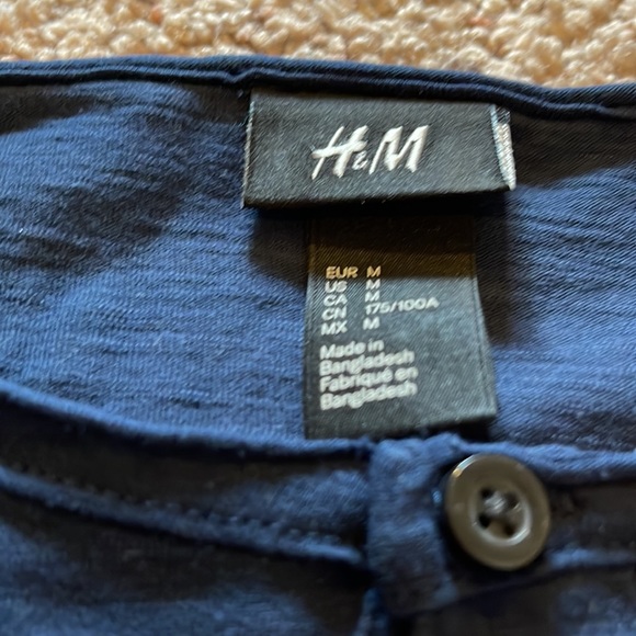 H&M tee - Picture 2 of 2